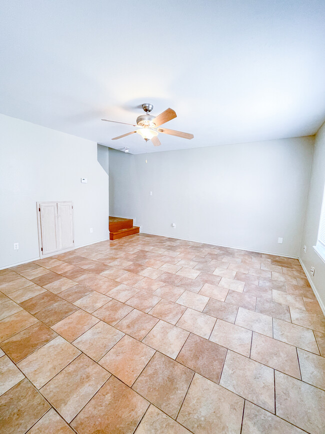 Building Photo - 709 Sonesta Dr