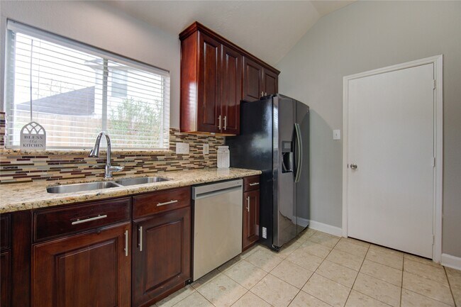 Foto del edificio - 14802 Newton Falls Ln