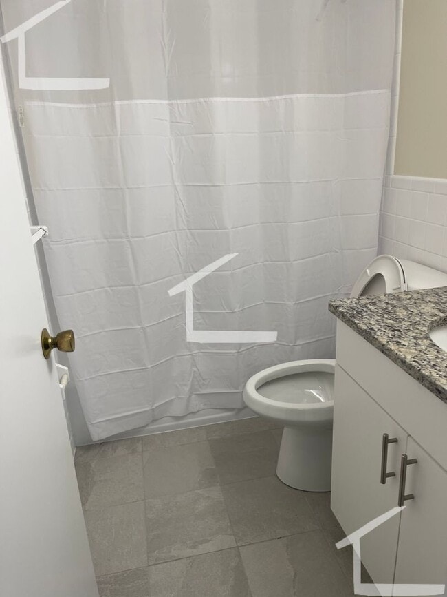 Building Photo - 2Br/2Bth, ready to move in, Great Locaton!