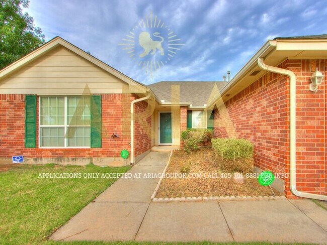 Foto del edificio - Spacious 3 bed 2 Bath North Norman House!