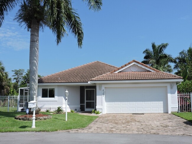 Foto del edificio - 21221 Sawmill Ct