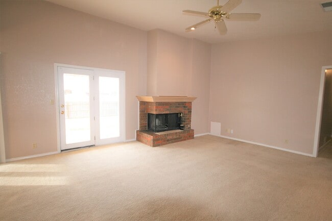 Building Photo - 4 Bed Brick Home! Zia School District! - P...