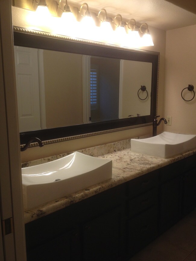 Master Bathroom Double Vanity - 2560 N Lindsay Rd