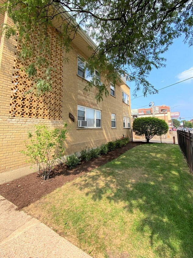 2516 W Foster Ave Unit 6, Chicago, IL 60625 Condo for Rent in Chicago