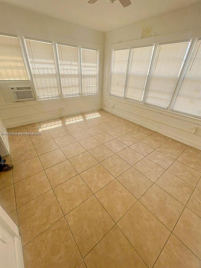 Foto del edificio - 711 NW 1st St