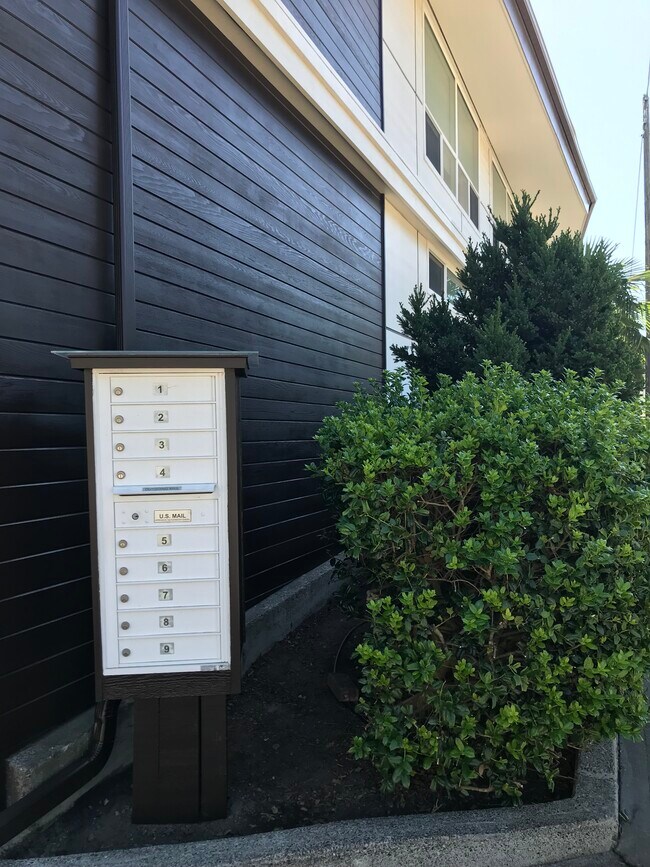 Foto del edificio - 2012 Thorndyke Ave W