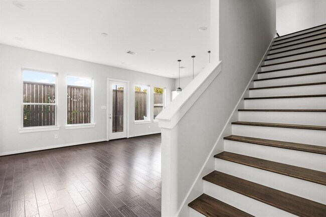 Building Photo - 620 Thornton Oaks Ln