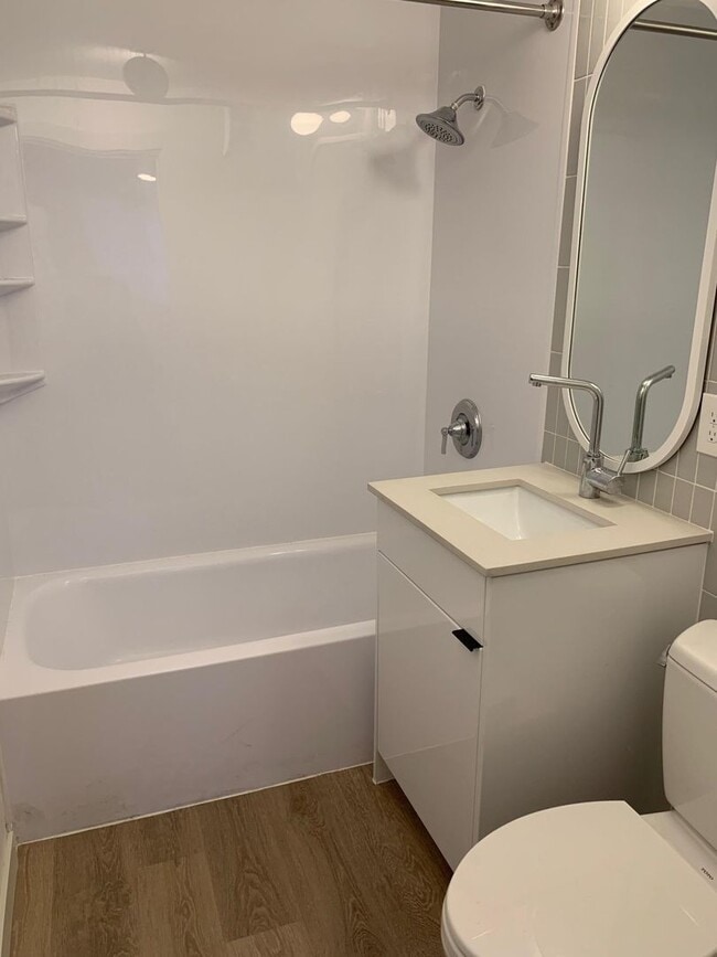 Interior Photo - Val Anne