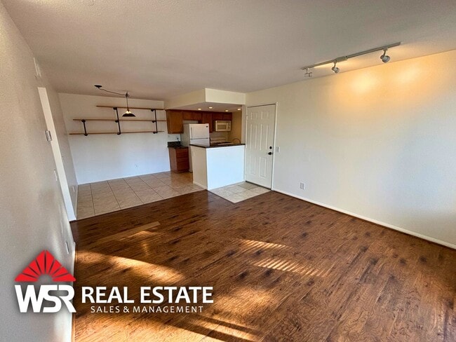 Foto del edificio - Upper-Level Condo In Gated Community!