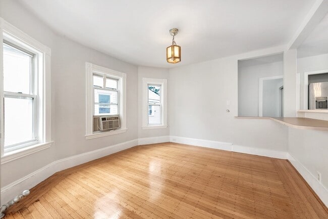 Building Photo - 95 Callender St