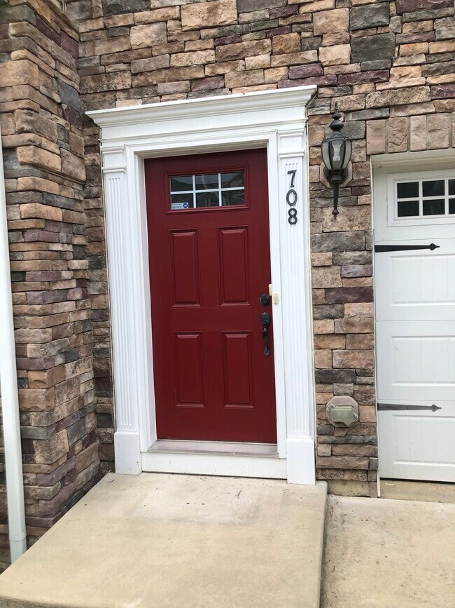 Building Photo - 708 Stonehouse Way