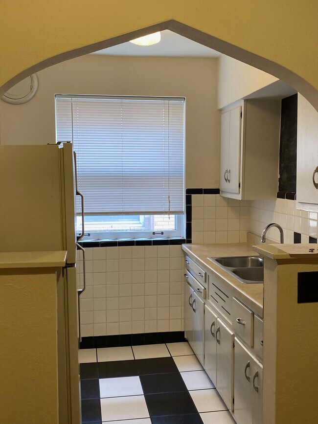 Foto del edificio - 5024 Jamieson Ave