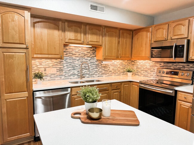 Building Photo - N16W26553 Wild Oats Dr