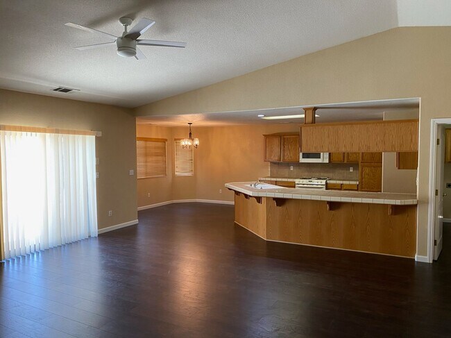 Foto del edificio - 1200 NELDER GROVE ST. - 3 BEDROOM 2 BATH -...