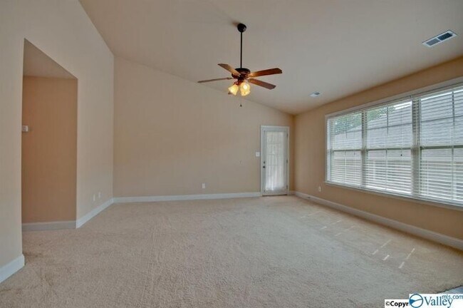 Building Photo - 120 Forest Glade Dr