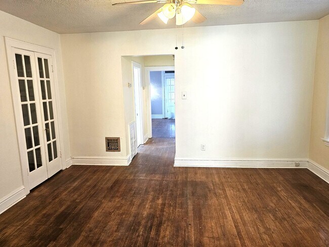 Foto del edificio - 4953 Holly Hills Ave