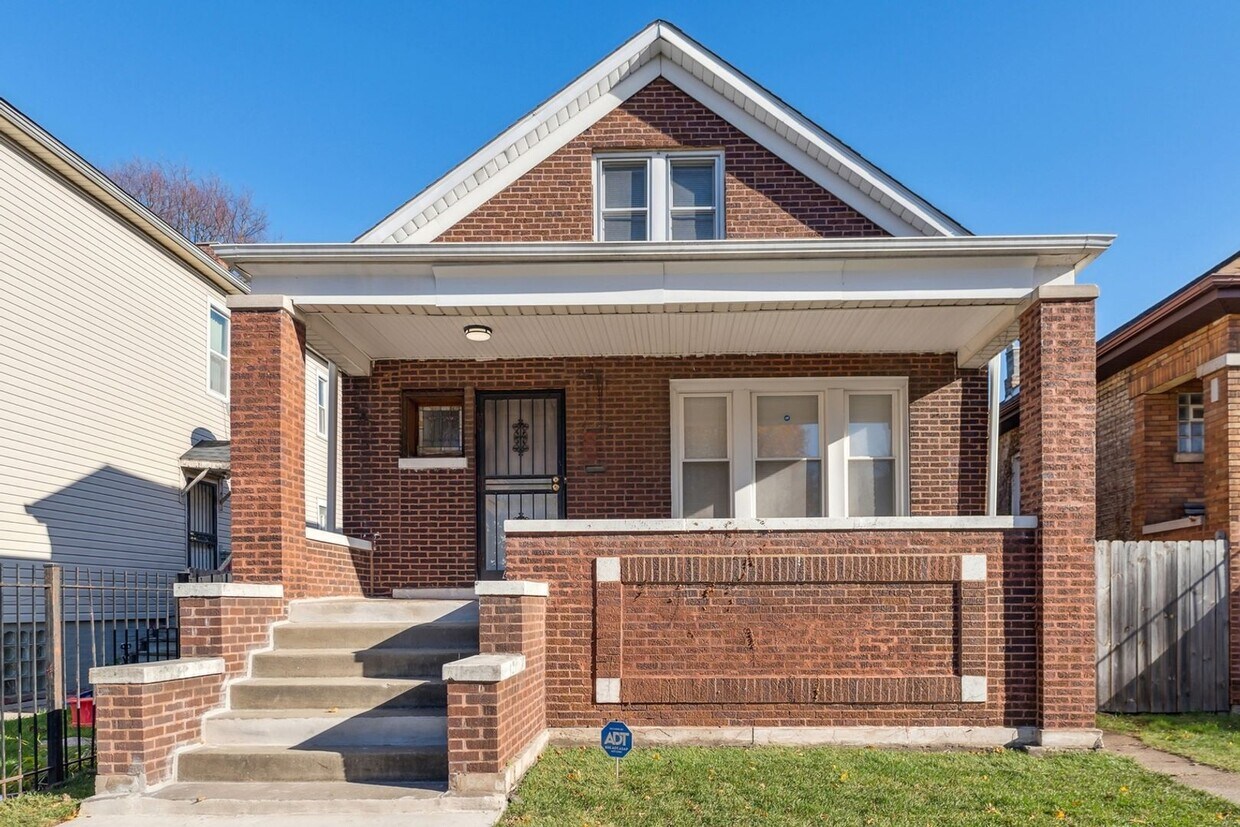 Primary Photo - Spacious 5BR House in Chicago