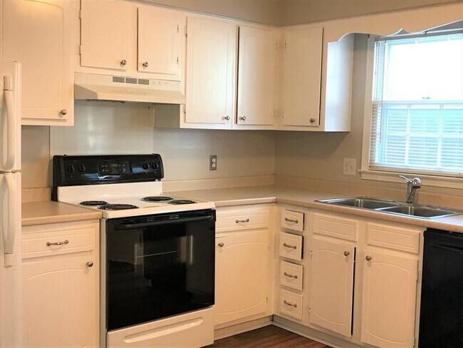 Building Photo - 4614 Lawndale Dr