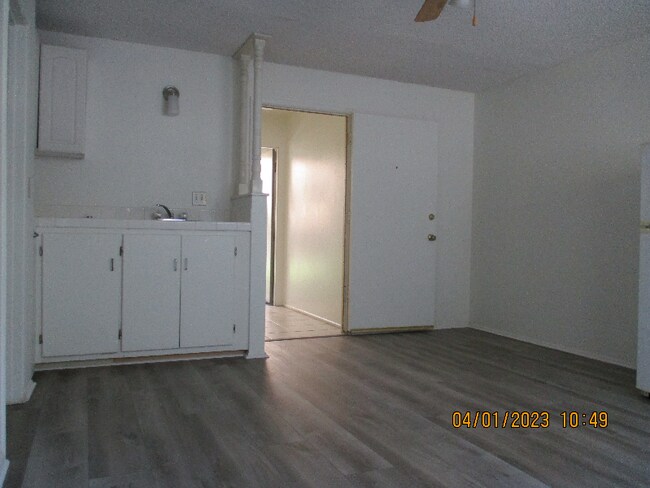 Building Photo - 207 W Mariposa