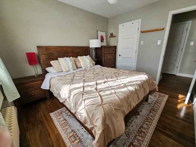 Photo - 1520 Glencoe St Apartment