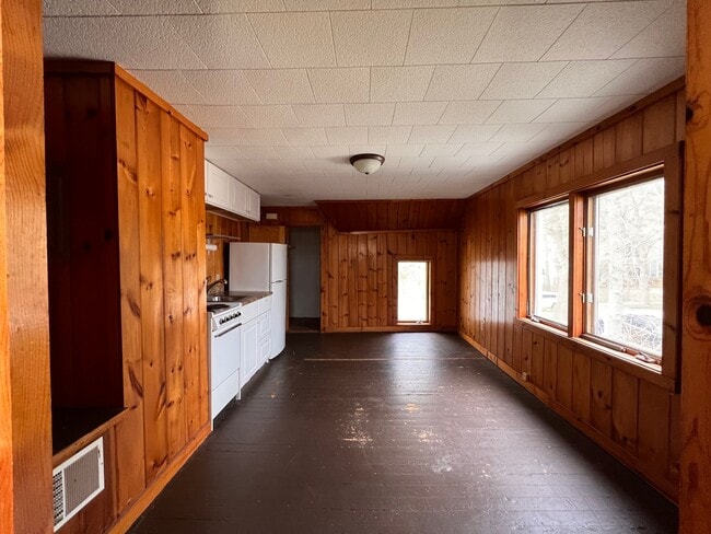 Building Photo - 167 E Seventeenth St