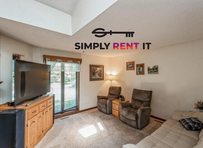 Foto del edificio - 3 Bedroom With 2 Car Garage, Outskirts of Ames, Available Now