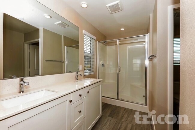 Interior Photo - Tricon Winchester