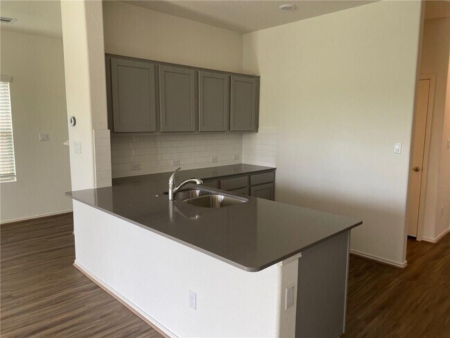 Foto del edificio - 162 Andross Ln
