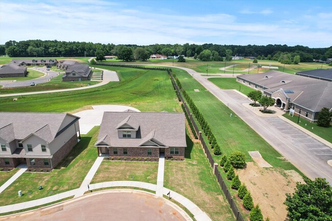 Foto del edificio - "Brand-New Townhome Awaits!"