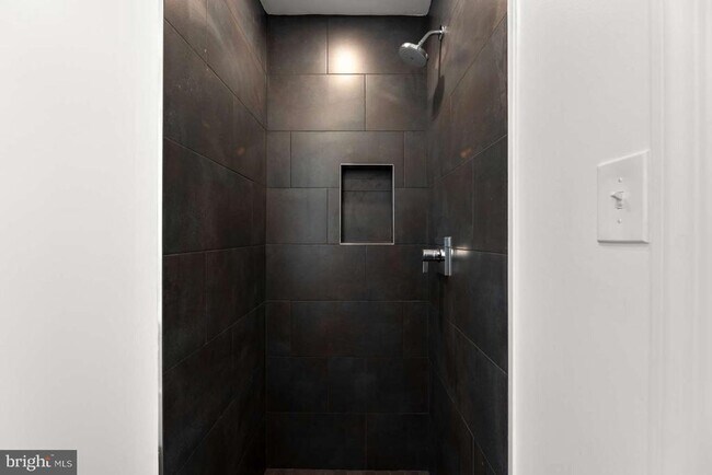 Foto del edificio - 7205 Longwood Dr