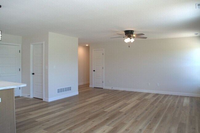 Foto del edificio - New construction three-bedroom 2-bathroom Home In Tuscany Ridge!