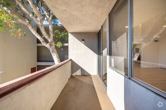 1BR, 1BA - 815SF - Balcony - Woodland House Apartments