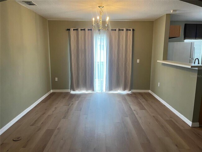 Foto del edificio - 3803 Hampstead Ln