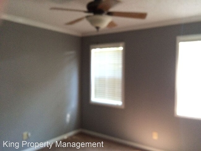 Building Photo - 3 br, 2.5 bath House - 1021 Berkshire Dr