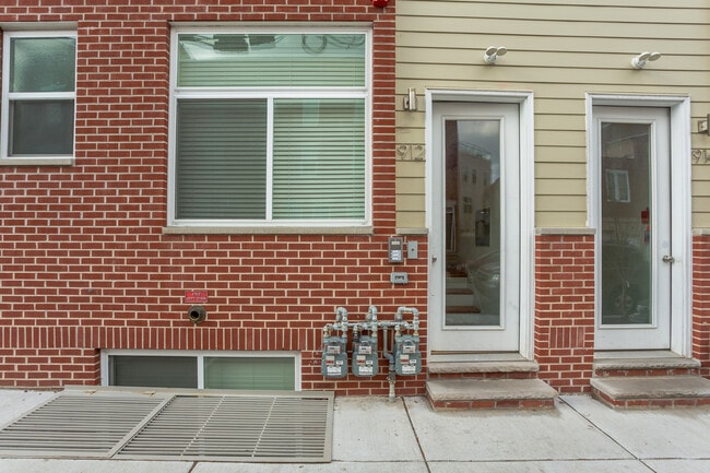 Building Photo - 912 N 19th St