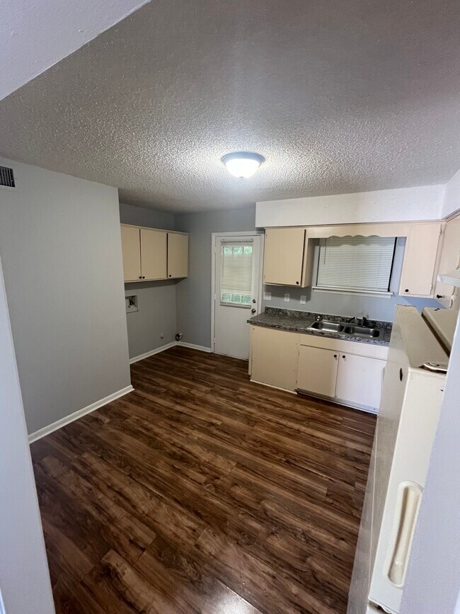 Foto del edificio - 908 Trailwood Cir