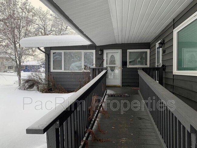 Building Photo - 1012 Mila St