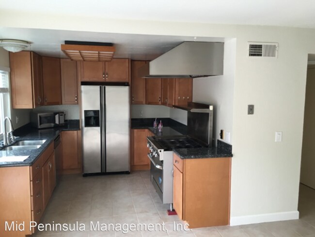 Building Photo - 4 br, 2.5 bath House - 1547 Beach Park Blvd