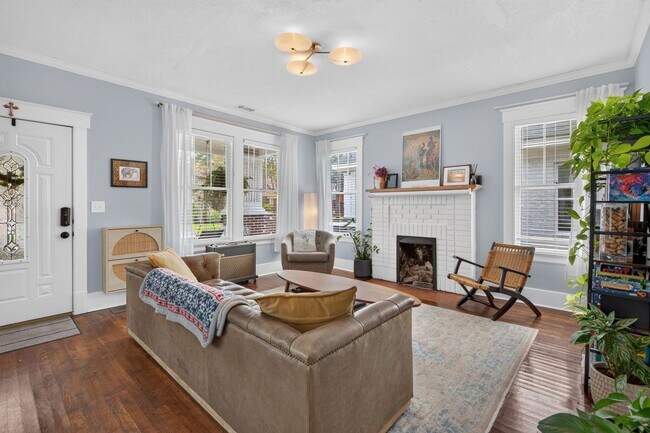 Building Photo - 305 E 54th St