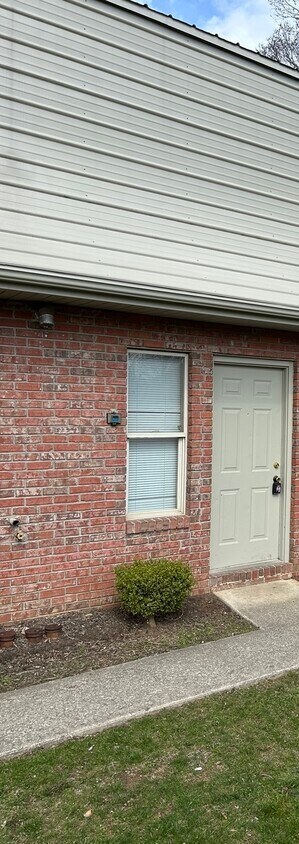 Primary Photo - 1670 Lakeview Dr