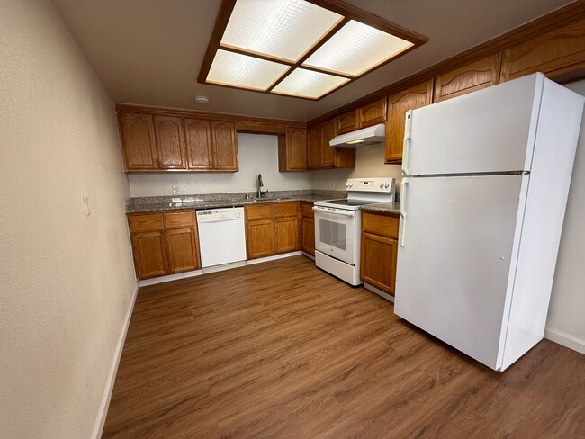 Foto del edificio - 16865 Barnell Ave