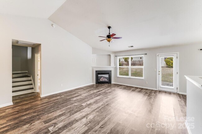 Foto del edificio - 6320 Alder Ct