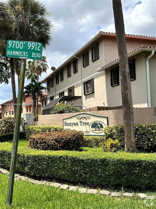 Building Photo - 9860 Hammocks Blvd