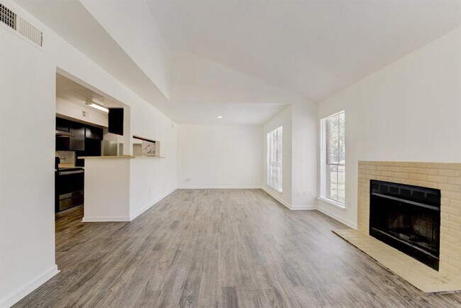 Foto del edificio - 7200 W T C Jester Blvd