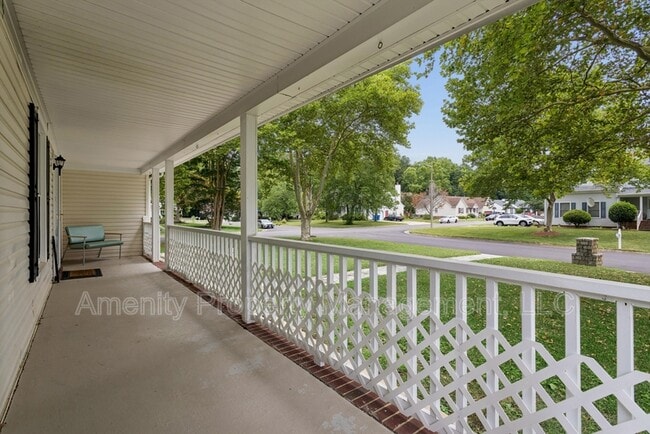 Foto del edificio - 1012 Austenwood Ct