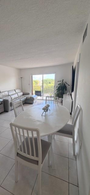 Foto del edificio - 4801 NW 7th St