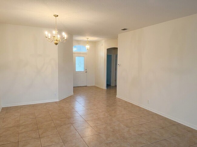 Building Photo - 465 Victoria Hills Dr