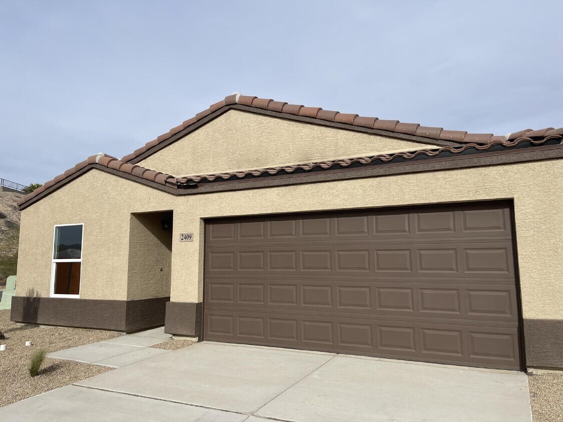 Primary Photo - $1,675 rent - Home in gated community with...