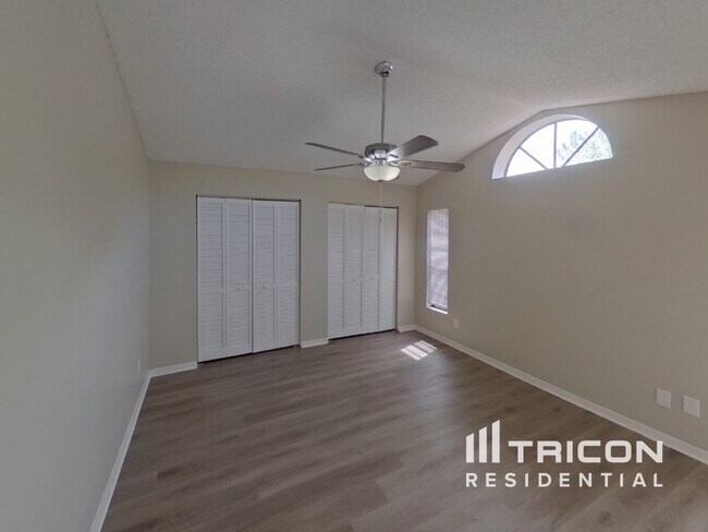 Building Photo - 5490 Friarsway Dr