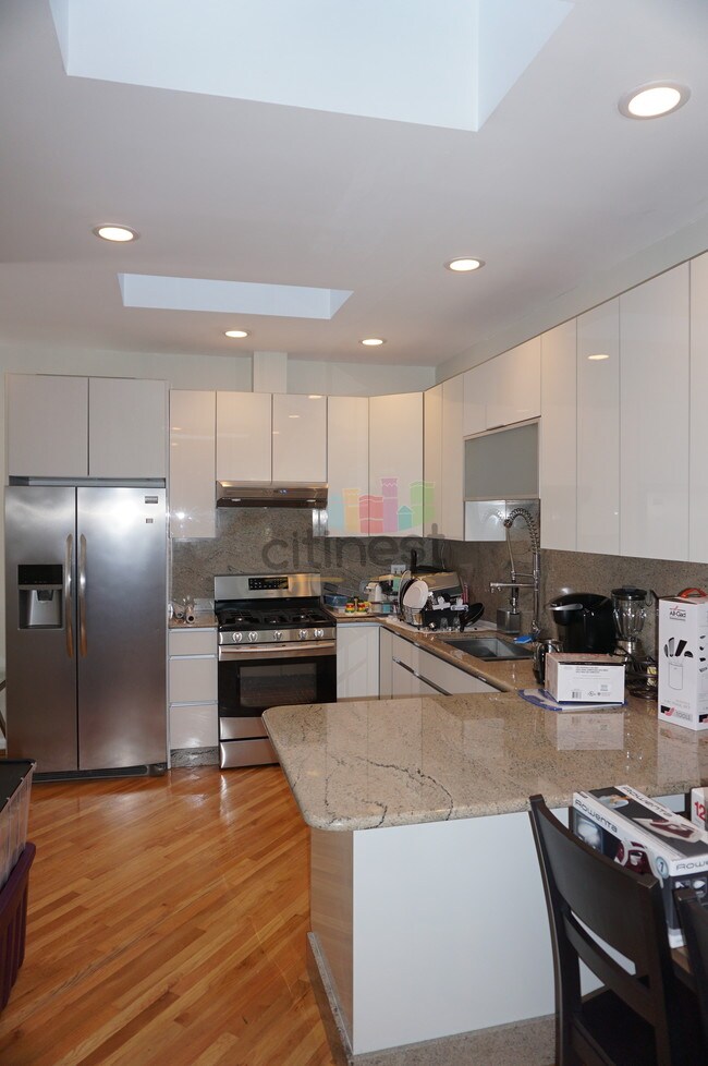 Building Photo - 635 79th St